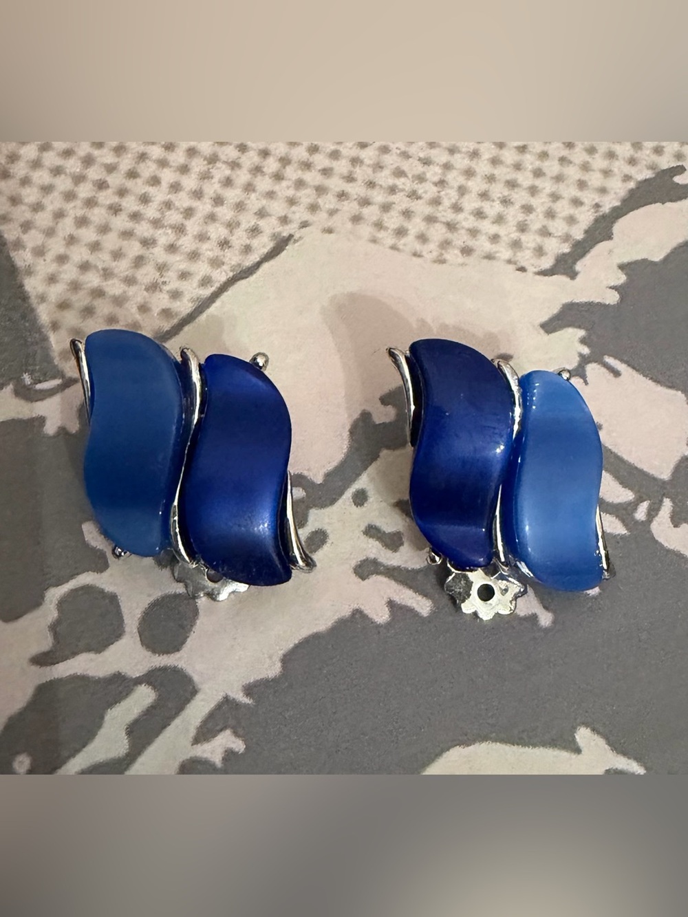 Avon Vintage Blue Wave Clip-On Earrings
